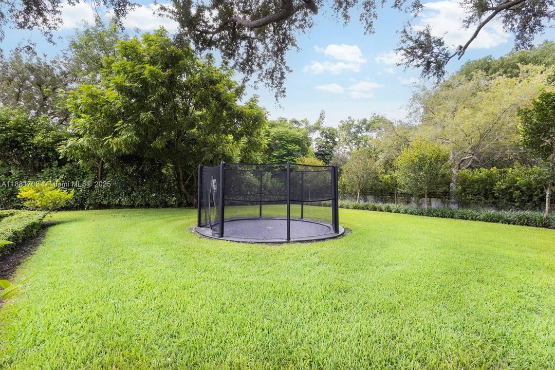 合同活跃: $5,799,000 (5 贝兹, 5 浴室, 4719 平方英尺)