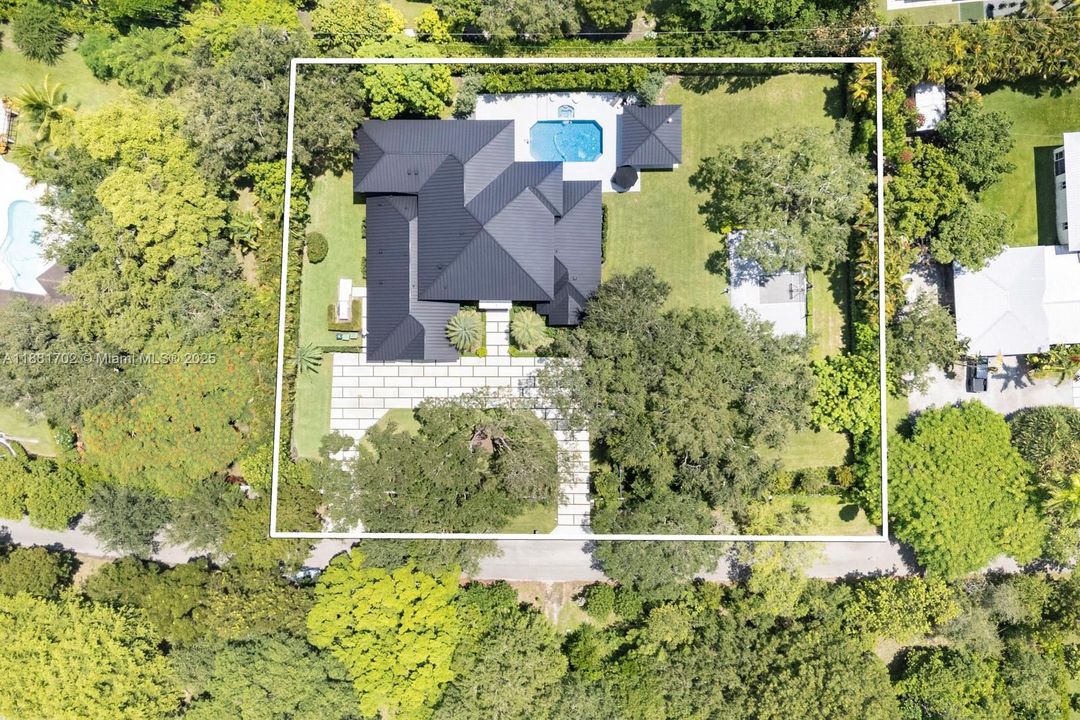 合同活跃: $5,799,000 (5 贝兹, 5 浴室, 4719 平方英尺)