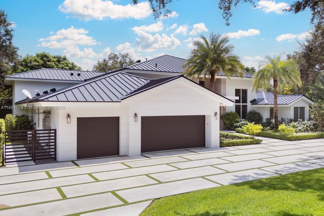 合同活跃: $5,799,000 (5 贝兹, 5 浴室, 4719 平方英尺)