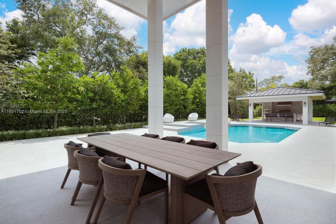 合同活跃: $5,799,000 (5 贝兹, 5 浴室, 4719 平方英尺)