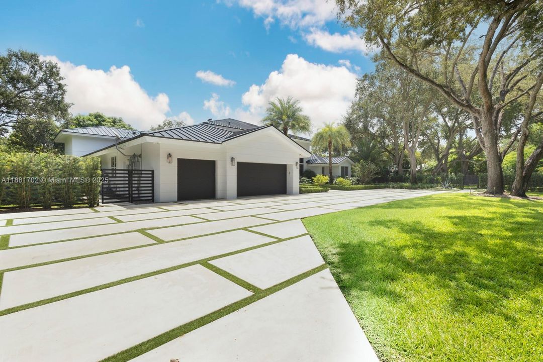 合同活跃: $5,799,000 (5 贝兹, 5 浴室, 4719 平方英尺)