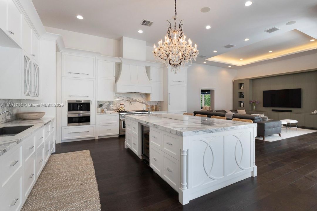 合同活跃: $5,799,000 (5 贝兹, 5 浴室, 4719 平方英尺)