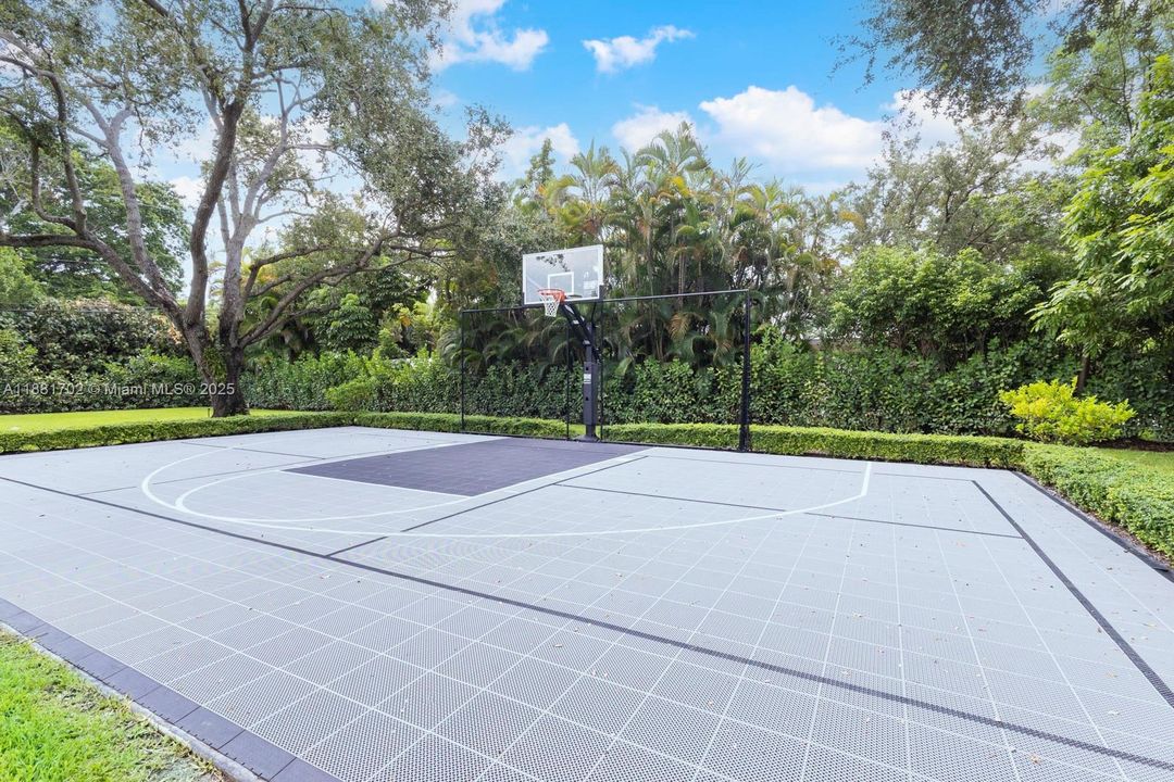 合同活跃: $5,799,000 (5 贝兹, 5 浴室, 4719 平方英尺)