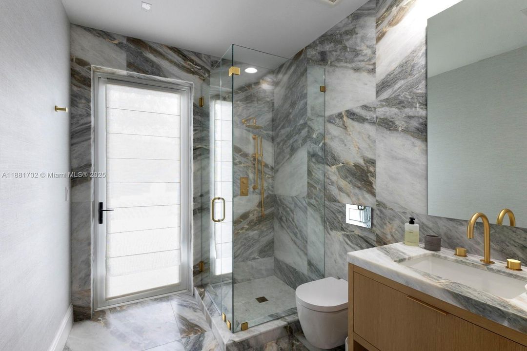 合同活跃: $5,799,000 (5 贝兹, 5 浴室, 4719 平方英尺)