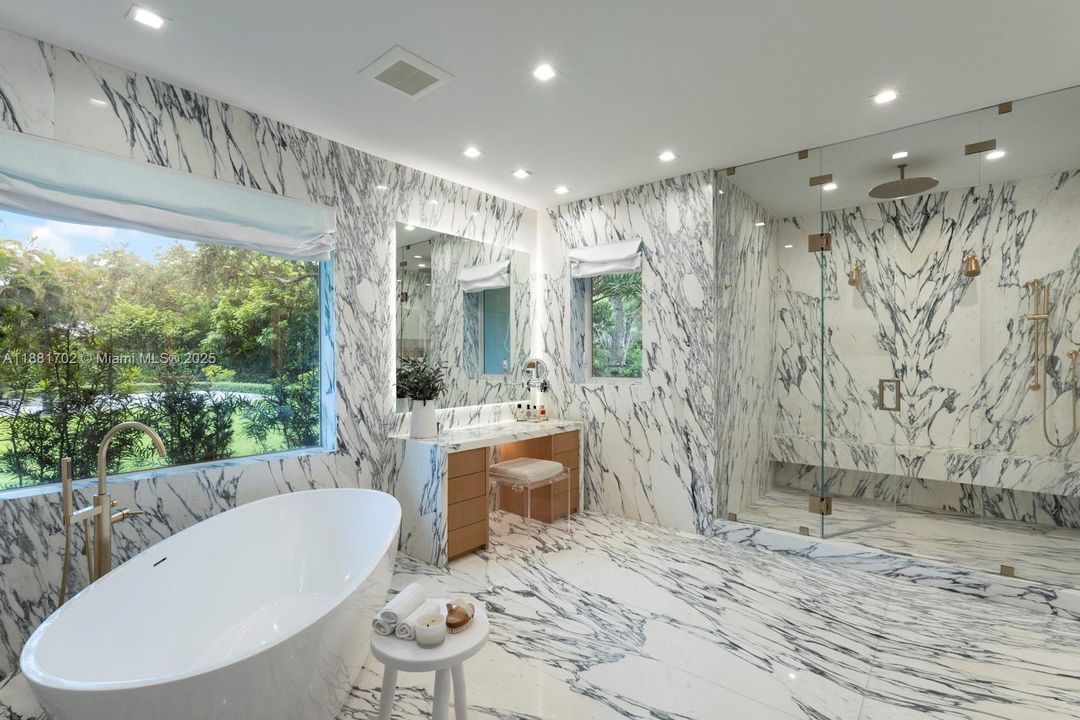 合同活跃: $5,799,000 (5 贝兹, 5 浴室, 4719 平方英尺)