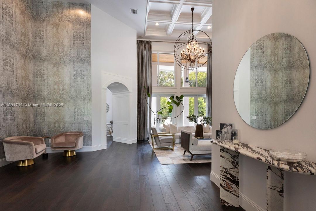 合同活跃: $5,799,000 (5 贝兹, 5 浴室, 4719 平方英尺)