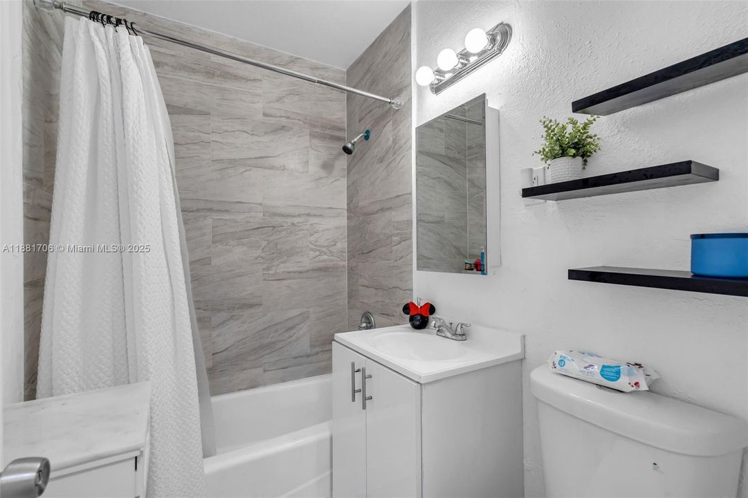 На продажу: $599,000 (0 спален, 0 ванн, 1226 Квадратных фут)