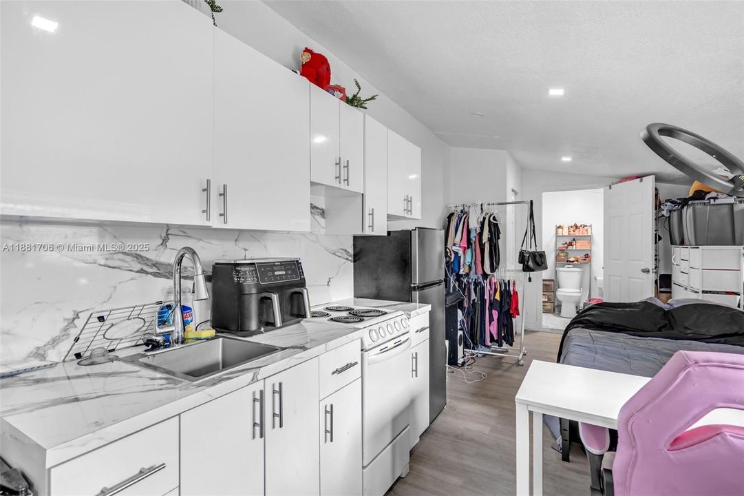 На продажу: $599,000 (0 спален, 0 ванн, 1226 Квадратных фут)