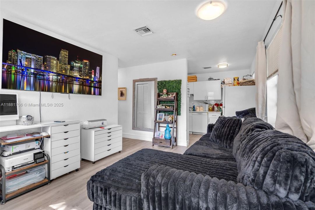 На продажу: $599,000 (0 спален, 0 ванн, 1226 Квадратных фут)