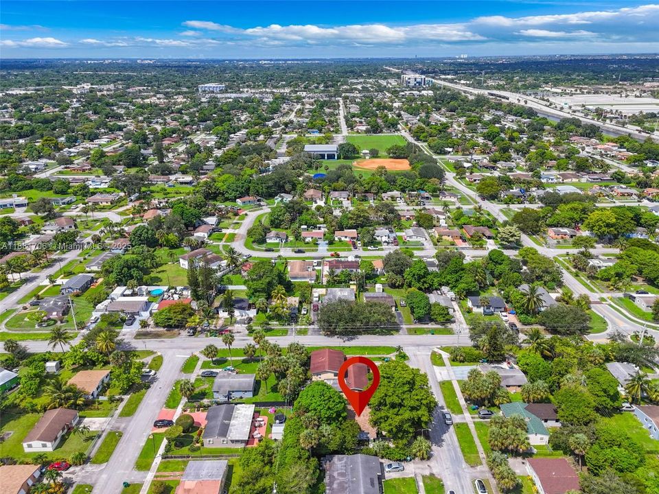 На продажу: $599,000 (0 спален, 0 ванн, 1226 Квадратных фут)