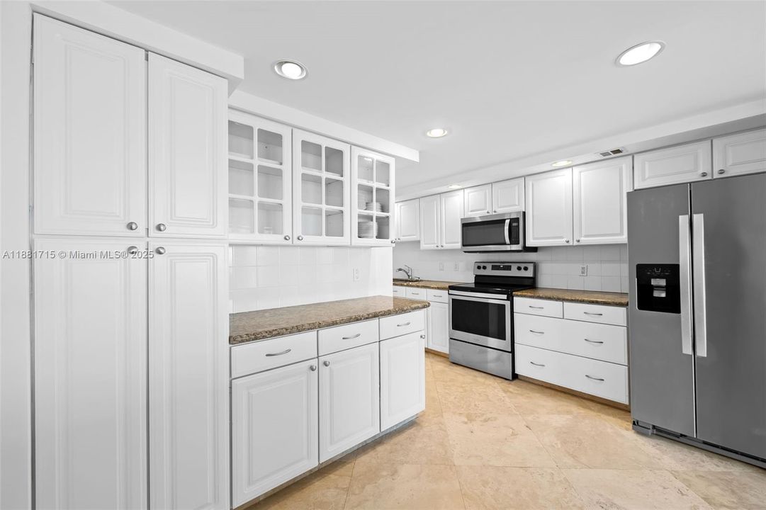 Active With Contract: $850,000 (2 beds, 2 baths, 1821 Square Feet)