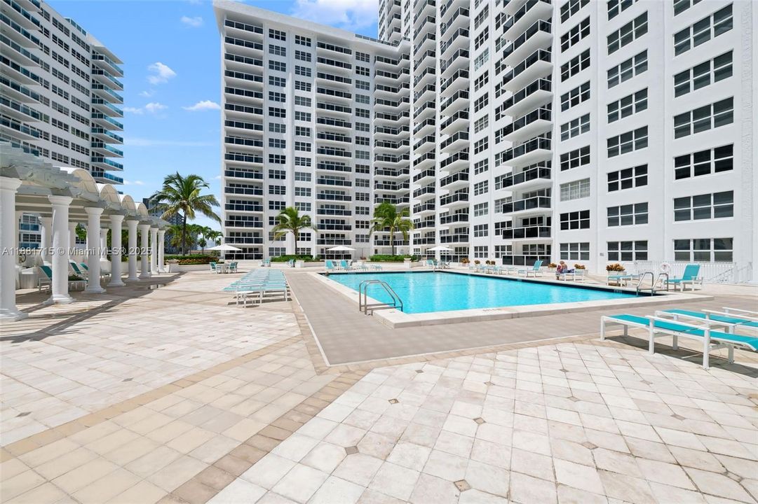 Active With Contract: $850,000 (2 beds, 2 baths, 1821 Square Feet)