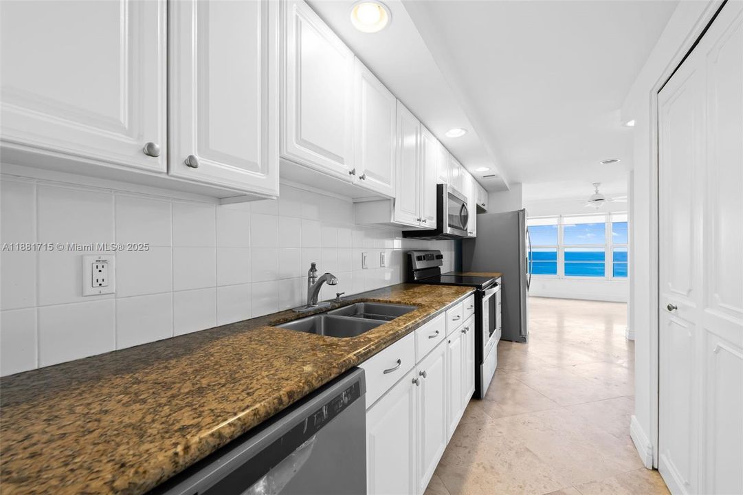 Active With Contract: $850,000 (2 beds, 2 baths, 1821 Square Feet)