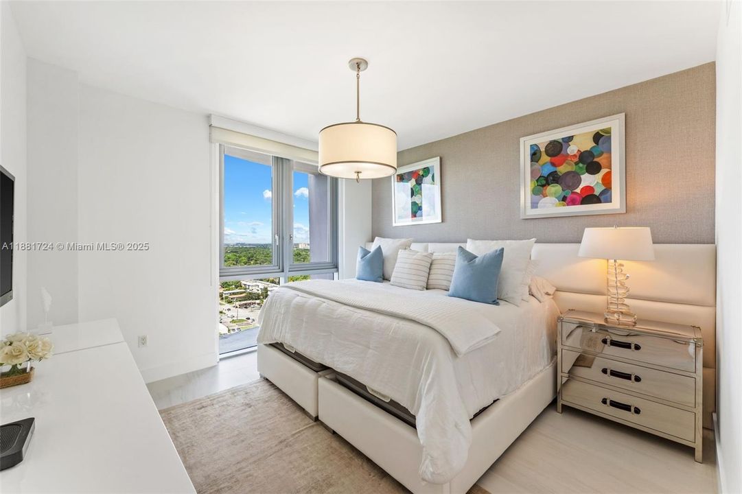 Active With Contract: $9,250 (3 beds, 2 baths, 1958 Square Feet)