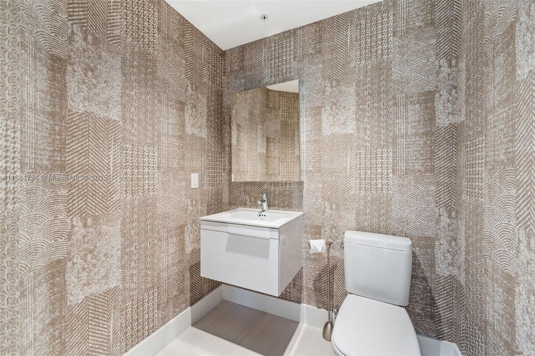 Active With Contract: $9,250 (3 beds, 2 baths, 1958 Square Feet)