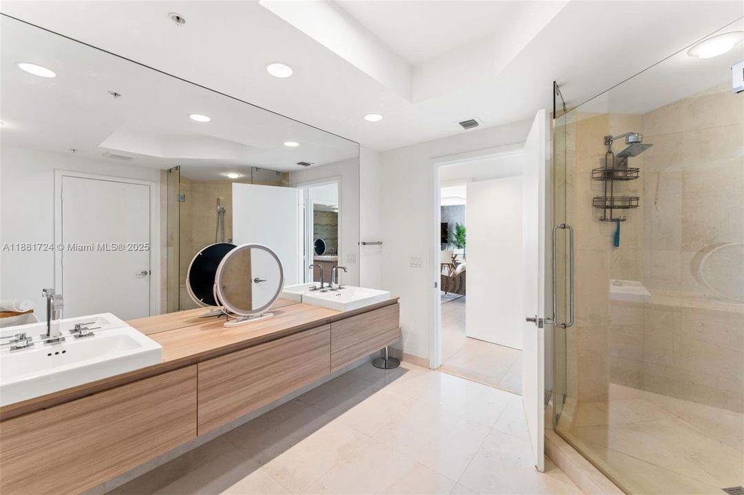 Active With Contract: $9,250 (3 beds, 2 baths, 1958 Square Feet)