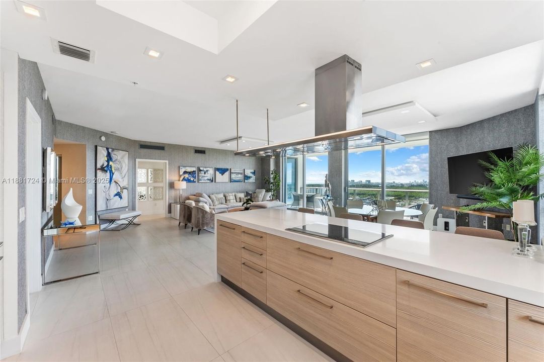 Active With Contract: $9,250 (3 beds, 2 baths, 1958 Square Feet)