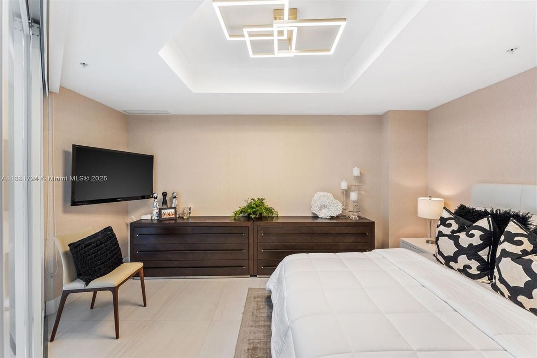 Active With Contract: $9,250 (3 beds, 2 baths, 1958 Square Feet)