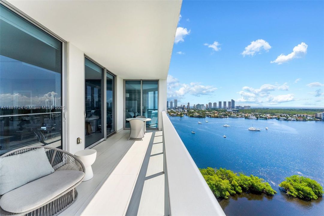 Active With Contract: $9,250 (3 beds, 2 baths, 1958 Square Feet)