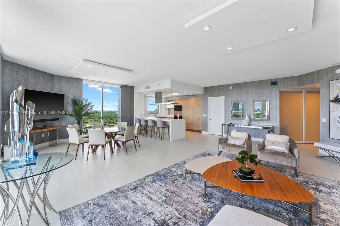 Active With Contract: $9,250 (3 beds, 2 baths, 1958 Square Feet)