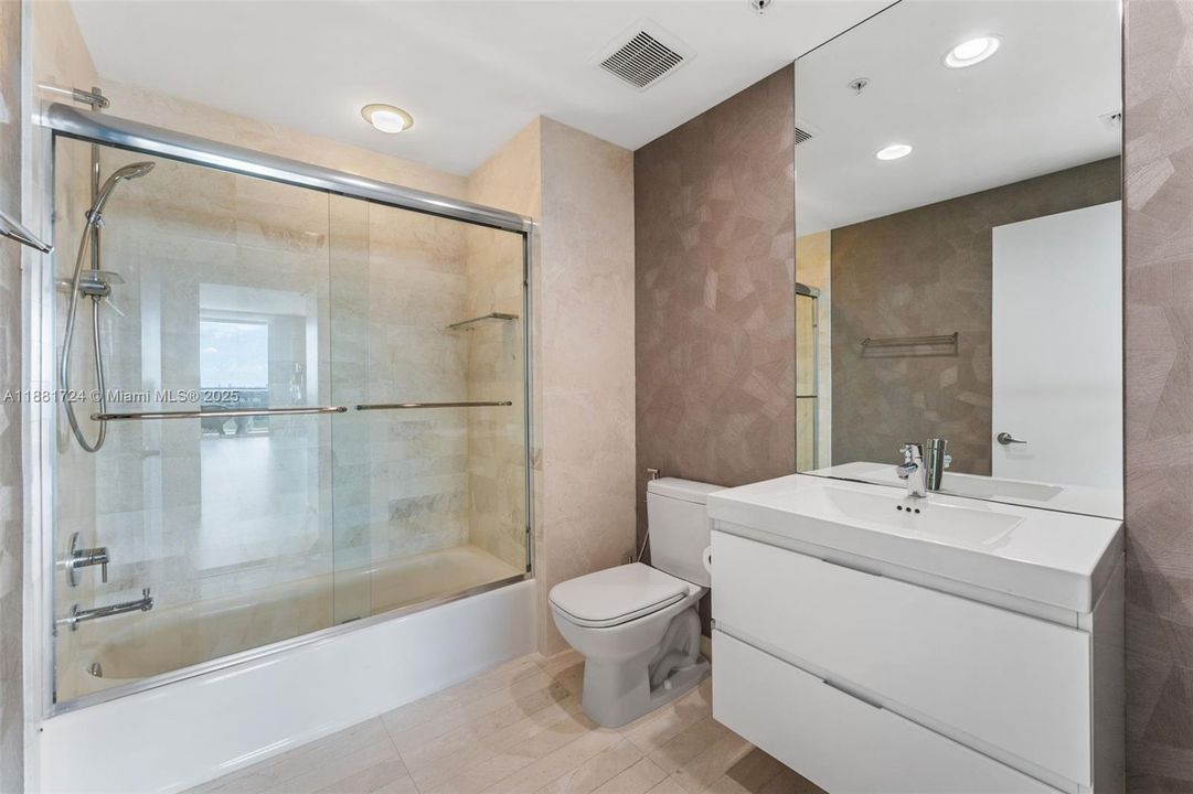 Active With Contract: $9,250 (3 beds, 2 baths, 1958 Square Feet)