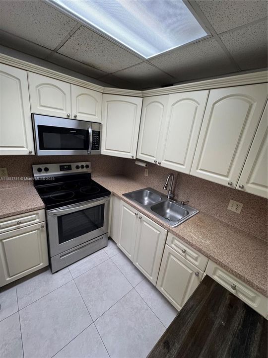 Recientemente alquilado: $1,700 (2 camas, 1 baños, 953 Pies cuadrados)