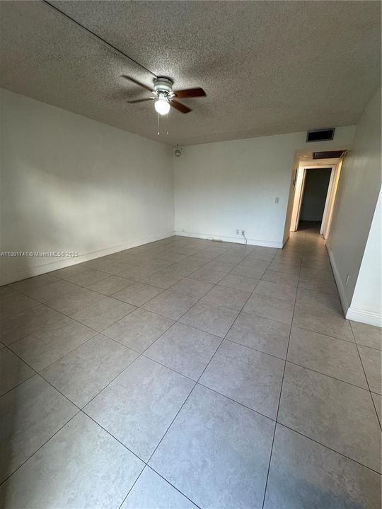 Recientemente alquilado: $1,700 (2 camas, 1 baños, 953 Pies cuadrados)