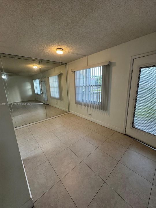 Recientemente alquilado: $1,700 (2 camas, 1 baños, 953 Pies cuadrados)