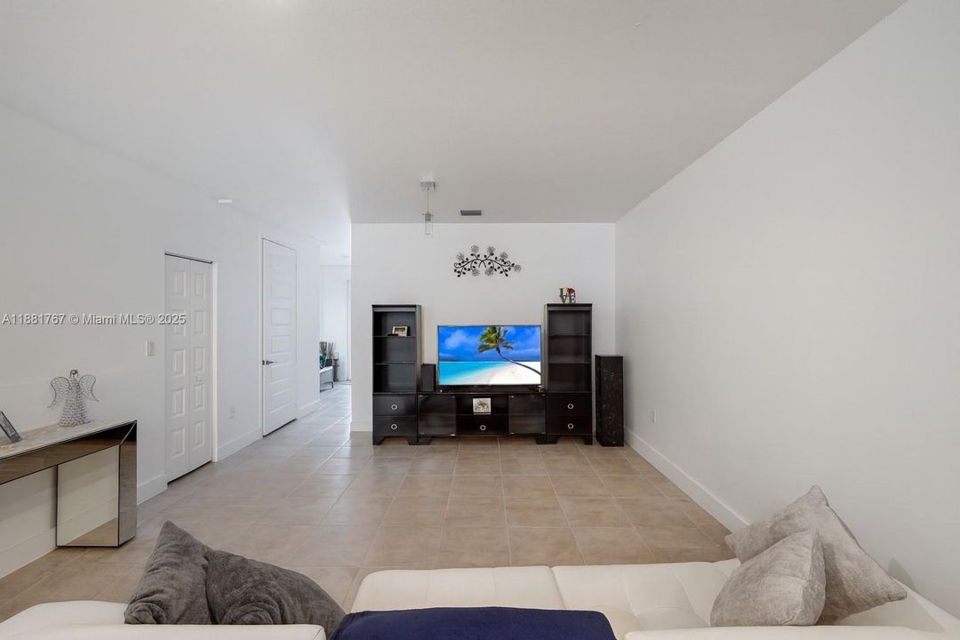 En Venta: $595,000 (3 camas, 2 baños, 1838 Pies cuadrados)