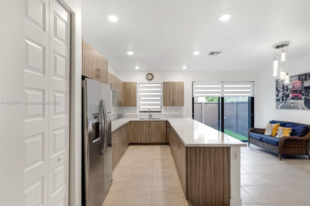 En Venta: $595,000 (3 camas, 2 baños, 1838 Pies cuadrados)