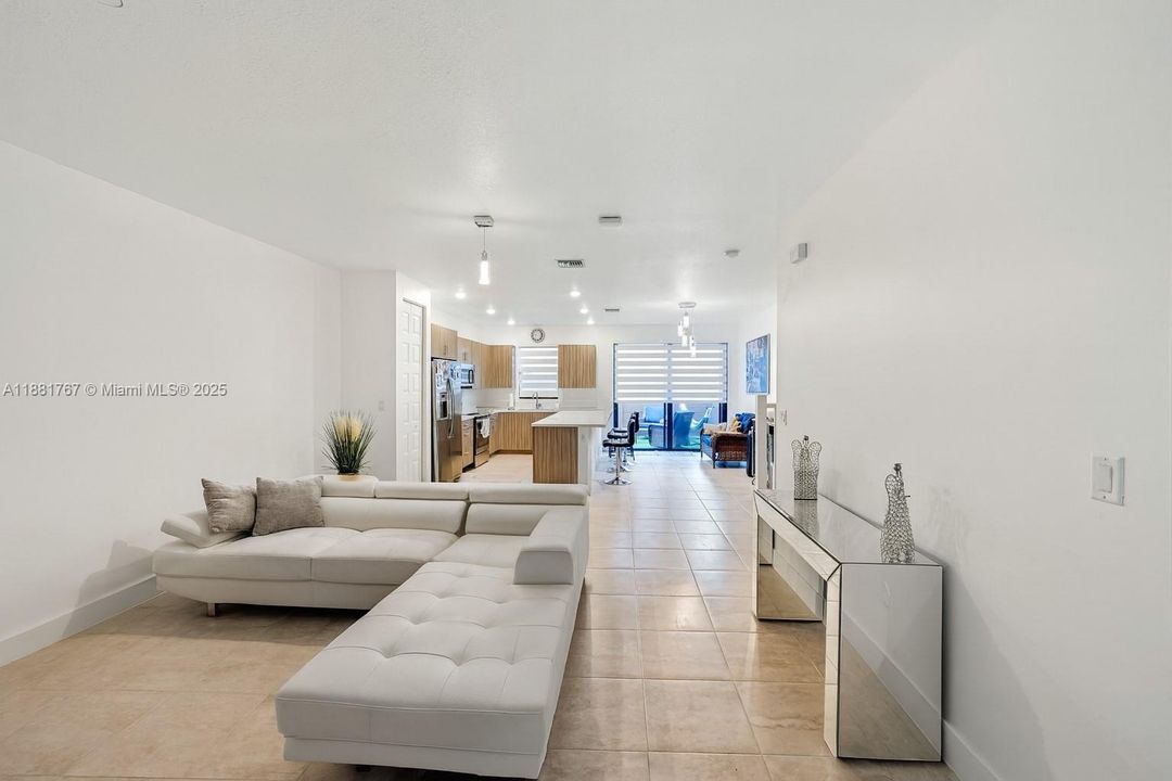 En Venta: $595,000 (3 camas, 2 baños, 1838 Pies cuadrados)