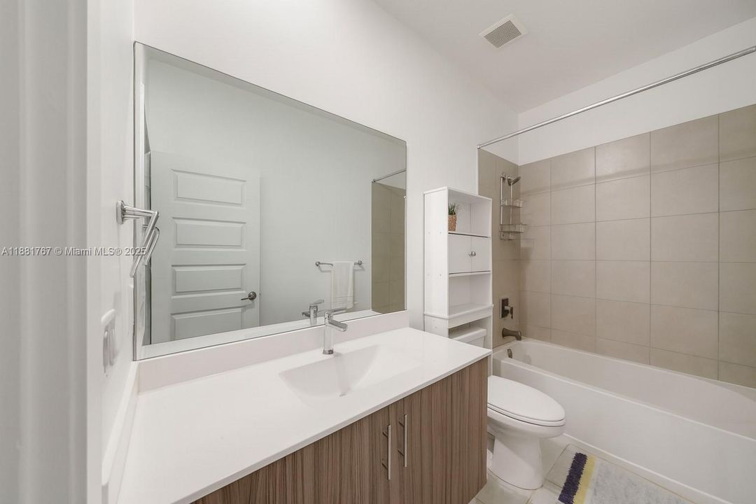 En Venta: $595,000 (3 camas, 2 baños, 1838 Pies cuadrados)