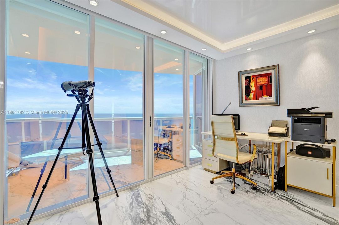 合同活跃: $2,850,000 (3 贝兹, 3 浴室, 2090 平方英尺)