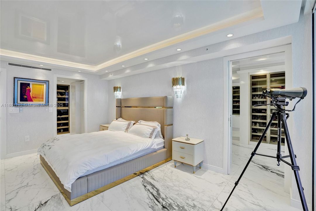 合同活跃: $2,850,000 (3 贝兹, 3 浴室, 2090 平方英尺)