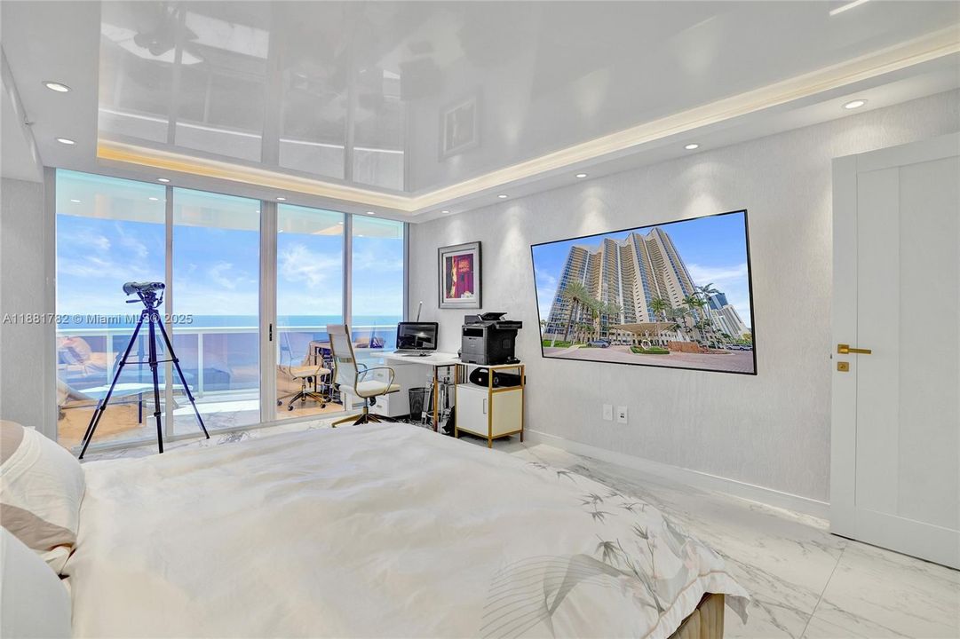 合同活跃: $2,850,000 (3 贝兹, 3 浴室, 2090 平方英尺)