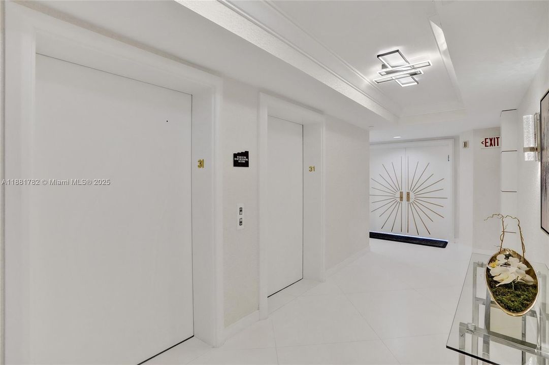 合同活跃: $2,850,000 (3 贝兹, 3 浴室, 2090 平方英尺)