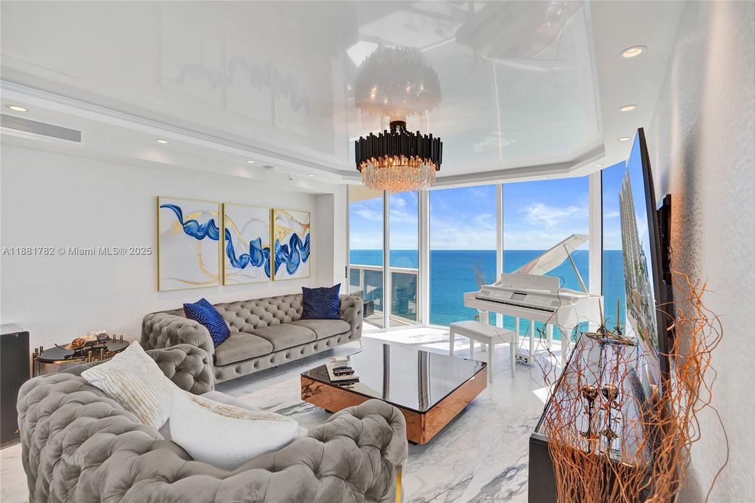 合同活跃: $2,850,000 (3 贝兹, 3 浴室, 2090 平方英尺)