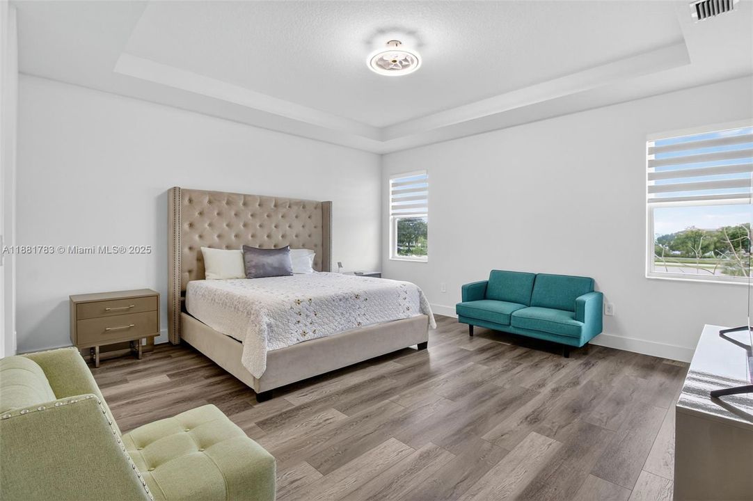 For Sale: $1,500,000 (5 beds, 4 baths, 3888 Square Feet)