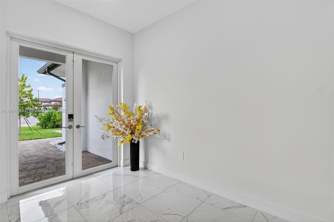 For Sale: $1,500,000 (5 beds, 4 baths, 3888 Square Feet)