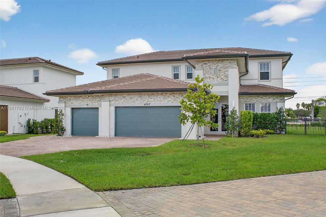 For Sale: $1,500,000 (5 beds, 4 baths, 3888 Square Feet)