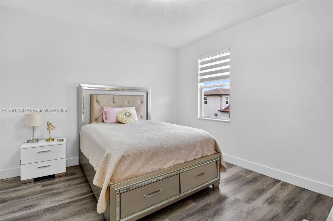 For Sale: $1,500,000 (5 beds, 4 baths, 3888 Square Feet)