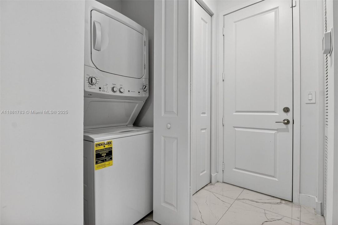 For Sale: $1,500,000 (5 beds, 4 baths, 3888 Square Feet)