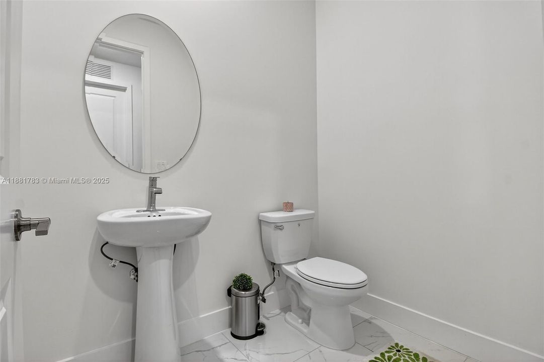 For Sale: $1,500,000 (5 beds, 4 baths, 3888 Square Feet)