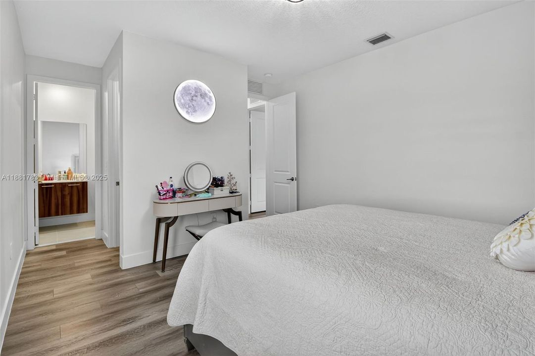 For Sale: $1,500,000 (5 beds, 4 baths, 3888 Square Feet)