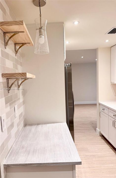 For Rent: $3,200 (1 beds, 1 baths, 910 Square Feet)