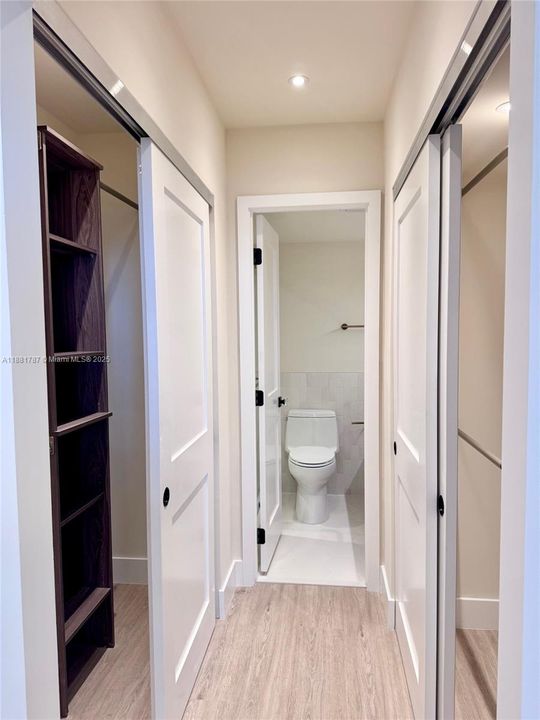 For Rent: $3,200 (1 beds, 1 baths, 910 Square Feet)