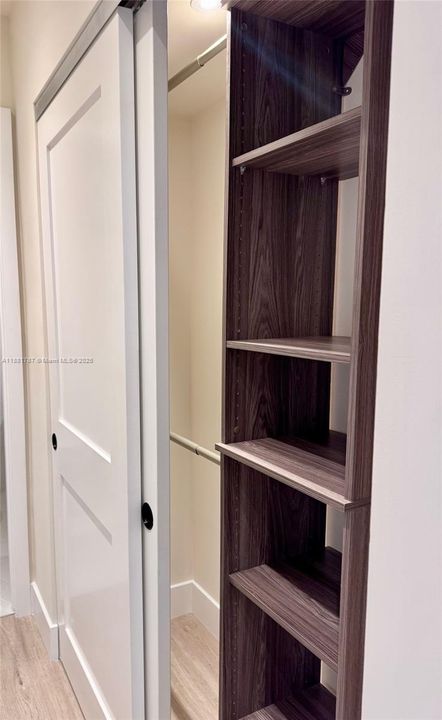 For Rent: $3,200 (1 beds, 1 baths, 910 Square Feet)