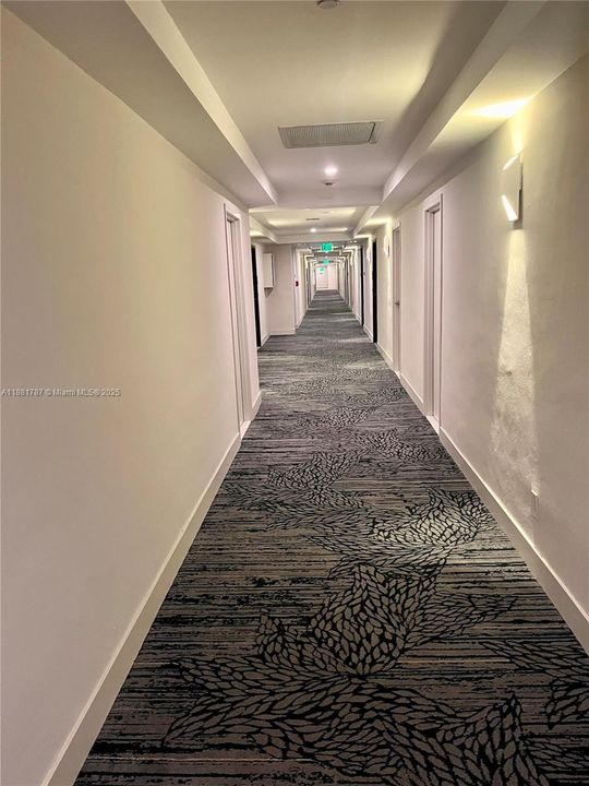 For Rent: $3,200 (1 beds, 1 baths, 910 Square Feet)