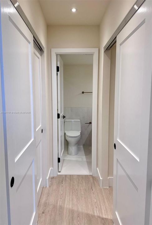 For Rent: $3,200 (1 beds, 1 baths, 910 Square Feet)