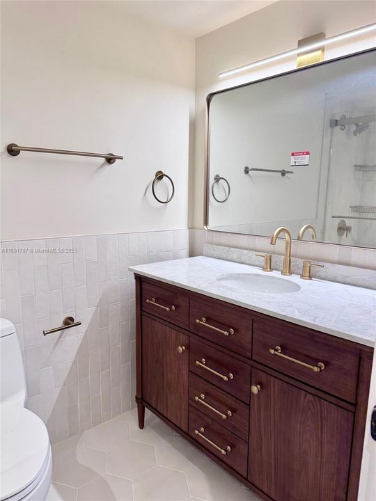 For Rent: $3,200 (1 beds, 1 baths, 910 Square Feet)